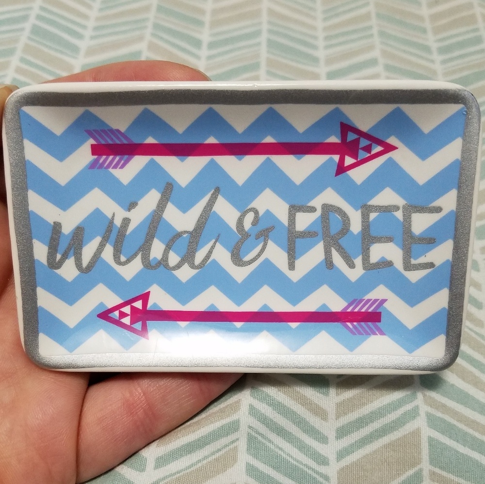 Adorable Wild & Free ceramic jewelry dish, 2.5x4"